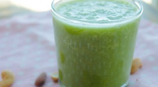 Coconut-Pineapple-Spinach Smoothie